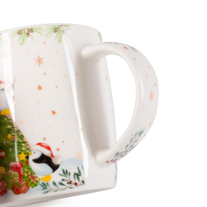 Набір Fissman з кружки 350 мл та іграшки порцеляна (14045)