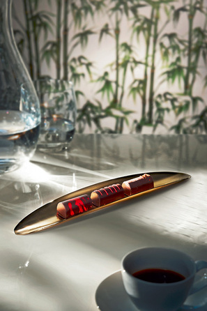 Блюдо 5,3x1,6x27,5 см металлик Ellipse Alessi