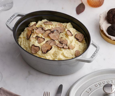 Кастрюля / жаровня овальная 29 см с крышкой белая White Truffle Staub