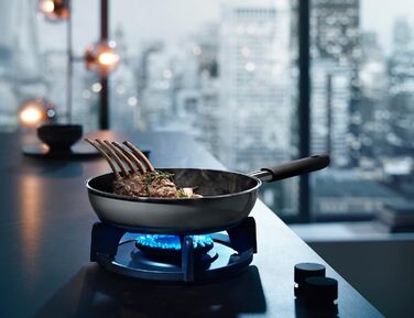 Індукційна мінеральна сковорода WMF Fusiontec 28 см, з ручкою, високотехнологічна кераміка, знімне термозахисне силіконове покриття, стійке до подряпин, (сіра, 24 см)