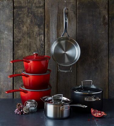 Чугунный сотейник Ø 20 см, 2,5 л с крышкой, вишнево-красный Signature Le Creuset