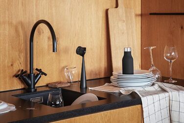 Нейлонова щітка для посуду з практичним та ефективним лезом для видалення бруду 23 см чорний EVA SOLO