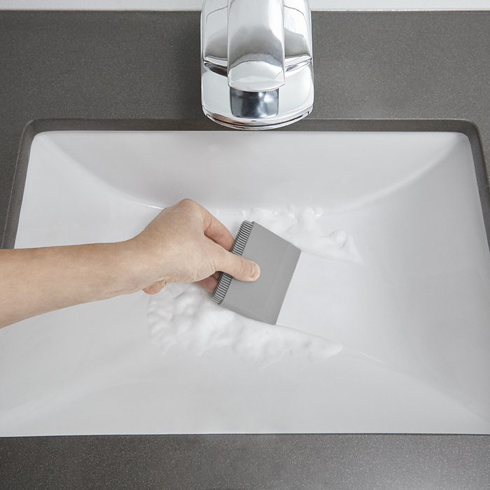 Щітка зі скребком 10,2х7,6х1,5 см сіра Flex Umbra