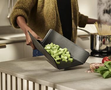 Складна обробна дошка Joseph Joseph Chop2Pot Plus з ручкою - (чорна, середня)