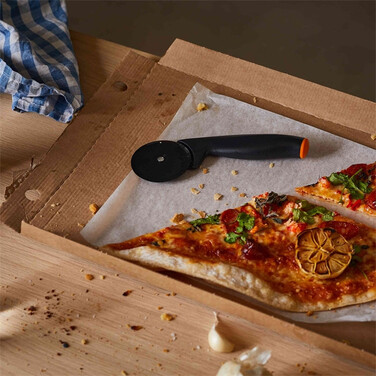 Ніж для піци Fiskars Functional Form (1019533)