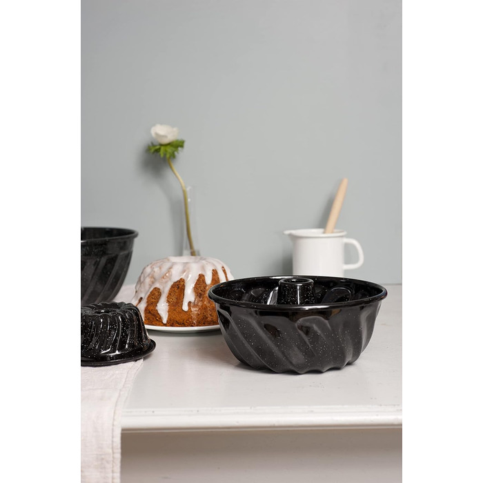 Форма для торта Bundt 18, КЛАСИЧНІ ФОРМИ ДЛЯ ВИПІЧКИ, діаметр 18 см, висота 9,7 см, ємність 1,1 л, емаль, чорна, індукційна, 0631-022