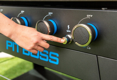 Портативный газовый гриль на 4 горелки, съемный, со столом Pit Boss Ultimate