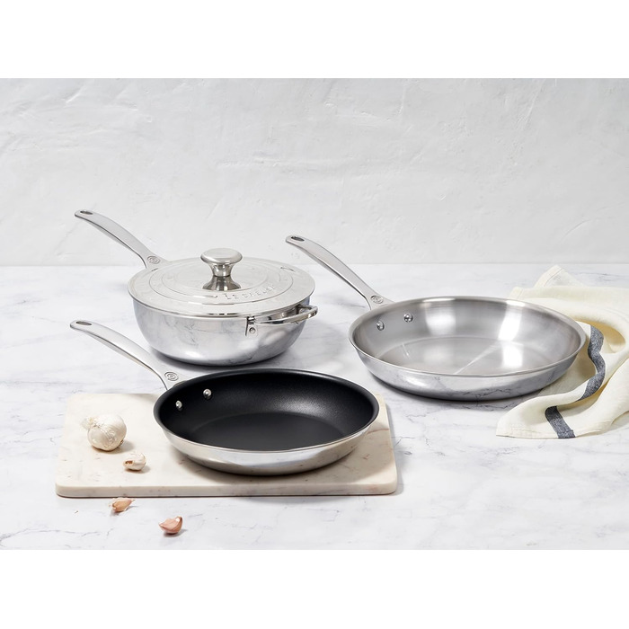 Сковорода 26 см з антипригарним покриттям 3-ply Plus Le Creuset