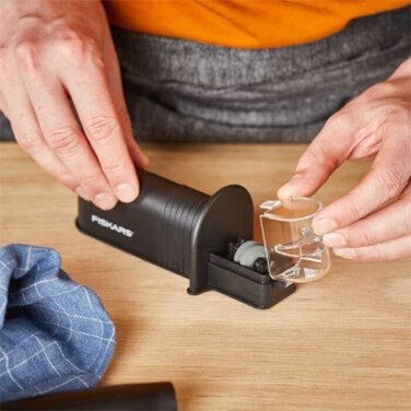 Точило для ножів Fiskars Essential (1065598)