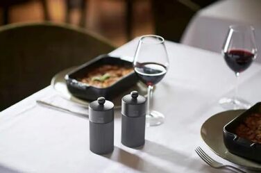 Подарочный набор Line - Мельница для перца мельница для соли 12 см воронка для специй - Классическая регулировка помола - Алюминий Древесина, сертифицированная PEFC - Карбоновые цвета (Line Matte Black)