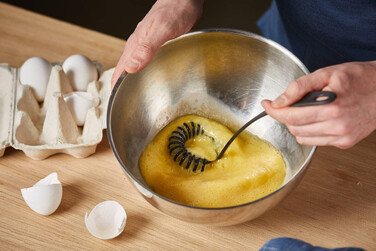 Вінчик спіральний Fiskars Essential 35,5 см (1065596)