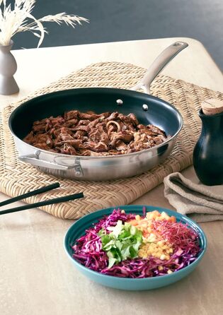 Сковорода 30 см з антипригарним покриттям 3-ply Plus Le Creuset