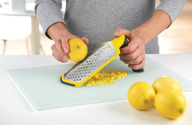 Терка маленька сіро-жовта Twist Grater Joseph Joseph