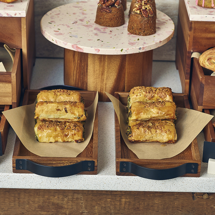 Поднос 32.5*17.5*3.5 см, деревянный, акация, металлические ручки, GenWare