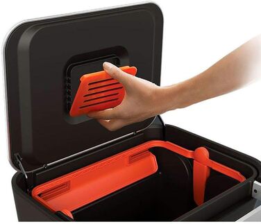 Контейнер для сміття 30 л із ущільнювачем Titan Joseph Joseph