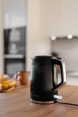 Gorenje Электрочайник 1.7л, Strix-контроль, черный матовый