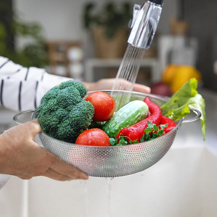 Ситечко из нержавеющей стали Herogo, 22 см, металлическое кухонное ситечко с ручкой, ситечко с микроперфорацией для очистки и слива овощей / фруктов / макаронных изделий / риса, 3 литра, простое в использовании и пригодное для мытья в посудомоечной машине