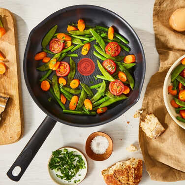 Сковорода с крышкой Tefal Day by Day, 20см, с крышкой, алюминий, бакелит, стекло, черный