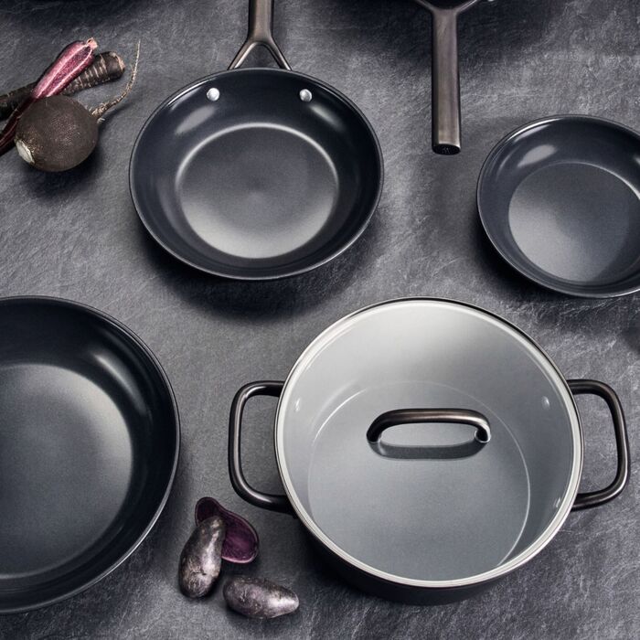 Каструля зі скляною кришкою 24 см, чорна Milano Zwilling