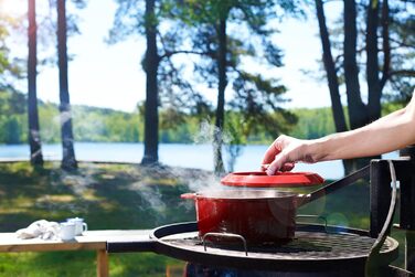 Чавунна каструля Ø 24 см, синього кольору, з кришкою та силіконовими ручками Емальований чавун, підходить для індукції та духовки для всіх типів плит Ø 24 см, висота 11 см, 4,2 літра (Чилі Червоний, Ø 24 см, висота 11 см, 4,2 літра)