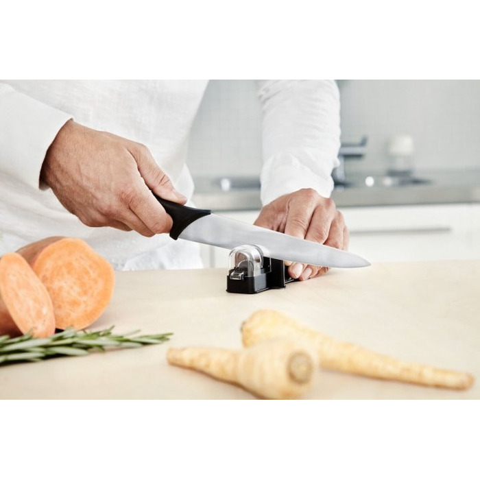Ніж для шеф-кухаря Fiskars Essential 21 см (1023775)