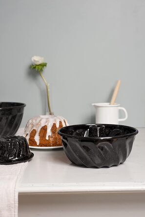 Форма для торта Bundt 18, КЛАСИЧНІ ФОРМИ ДЛЯ ВИПІЧКИ, діаметр 18 см, висота 9,7 см, ємність 1,1 л, емаль, чорна, індукційна, 0631-022