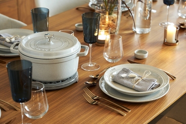 Каструля / жаровня 28 см з кришкою біла La Mer Staub