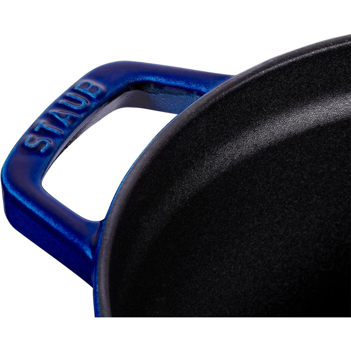 Кастрюля чугунная круглая 30 см с крышкой, темно-синяя Staub