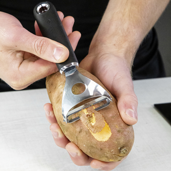 Овочечистка з горизонтальним лезом Kitchen Craft MASTERCLASS SOFT GRIP