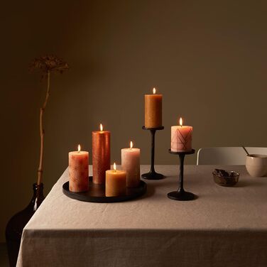 Свічки Bolsius Rustic Pillar - Оливково-зелені - Набір з 4 шт. - Декоративні побутові свічки - Час горіння 60 годин - Без запаху - Натуральний рослинний віск - Без пальмової олії - Оливково-зелені (19 x 7 см, світло-рожеві)