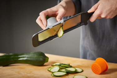 Терка для овощей Fiskars Functional Form (1014416)