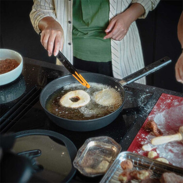 Сотейник Fiskars Hard Face 28 см (1075530)