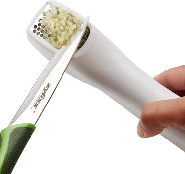 Практичный пресс для крупных зубчиков чеснока, в том числе с кожурой. В комплект входит инструмент для чистки (пресс для чеснока Easy Clean, одинарный), 12150 Susi 3