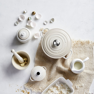 Кастрюля/жаровня 26 см Meringue Le Creuset