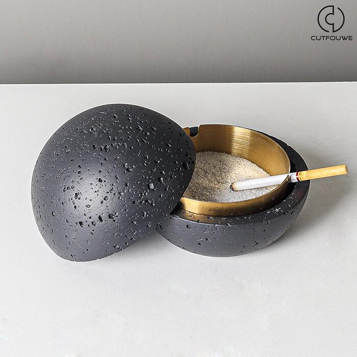 Попільничка 12,5 см чорна Cutfouwe