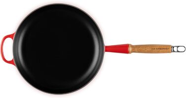 Сковорода чугунная 26 см с деревянной ручкой, вишнево-красный Signature Le Creuset
