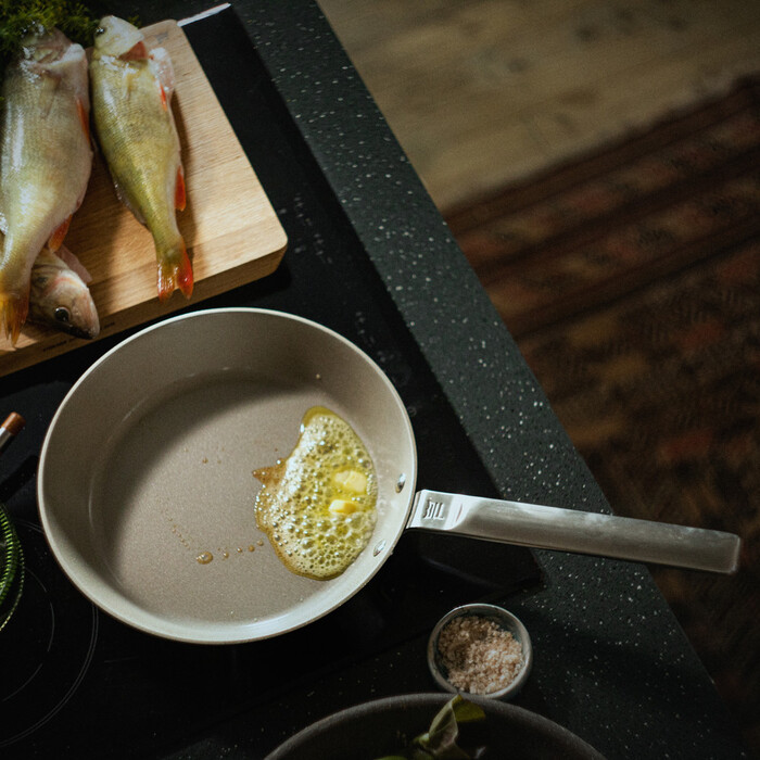 Сковорода Fiskars Norden 26 см з мінеральним покриттям (1067632)