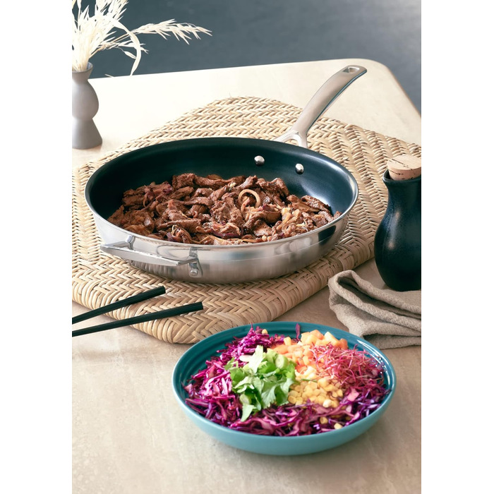 Сковорода 30 см з антипригарним покриттям 3-ply Plus Le Creuset