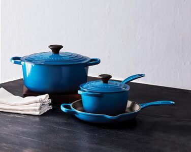 Чавунна сковорода LE CREUSET Signature, кругла, Ø Для всіх типів плит, вкл. Підходить для індукції, 1,93 кг, Гранат, 20182239490422 (Марсель, 23 см)