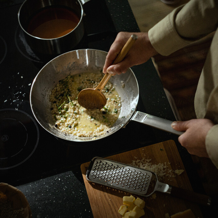 Сковорода Вок Fiskars Norden 28 см без покрытия (1067630)