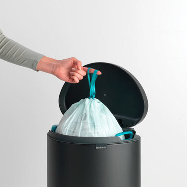 Сміттєвий бак з педаллю 30 л, безшумний мінерально-графітовий Flatback + Brabantia