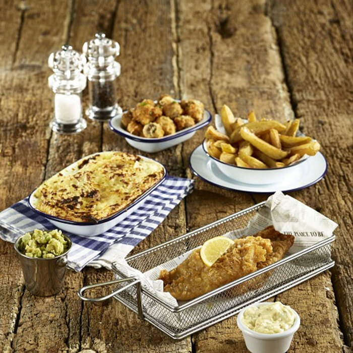 Тарелка 26 см белая эмалированная с синей каемочкой, GenWare