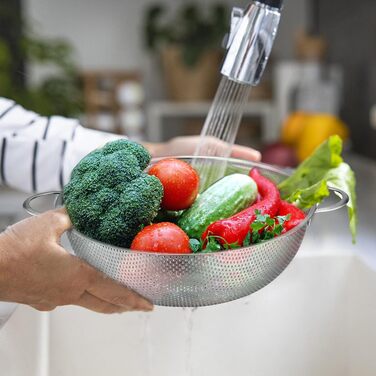 Ситечко из нержавеющей стали Herogo, 22 см, металлическое кухонное ситечко с ручкой, ситечко с микроперфорацией для очистки и слива овощей / фруктов / макаронных изделий / риса, 3 литра, простое в использовании и пригодное для мытья в посудомоечной машине