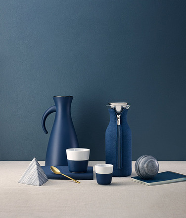 Графін для холодних напоїв 1 л синій Kuhlschrankkaraffe Eva Solo