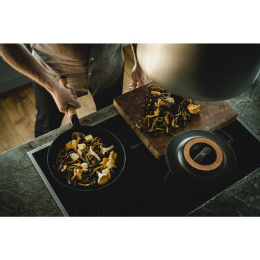 Сковорода чавунна Fiskars Norden 28 см (1026571)