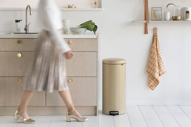 Сміттєвий бак з педаллю 30 л безшумний мінерально-золотий NewIcon Brabantia