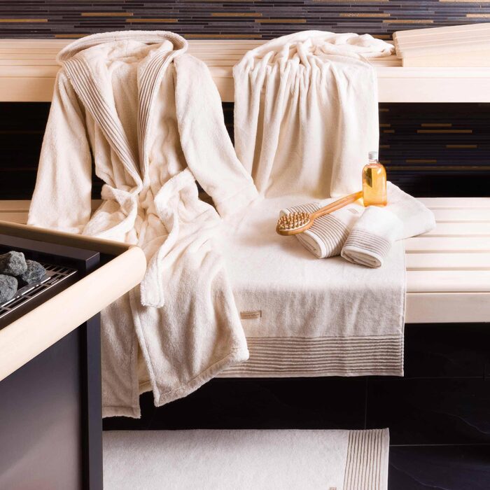 Рушник для гостей 30 x 50 см молочний Chenillebiesen Wellness Möve