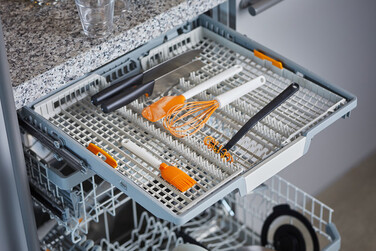 Лопатка силіконова Fiskars Functional Form, біла (1023615)