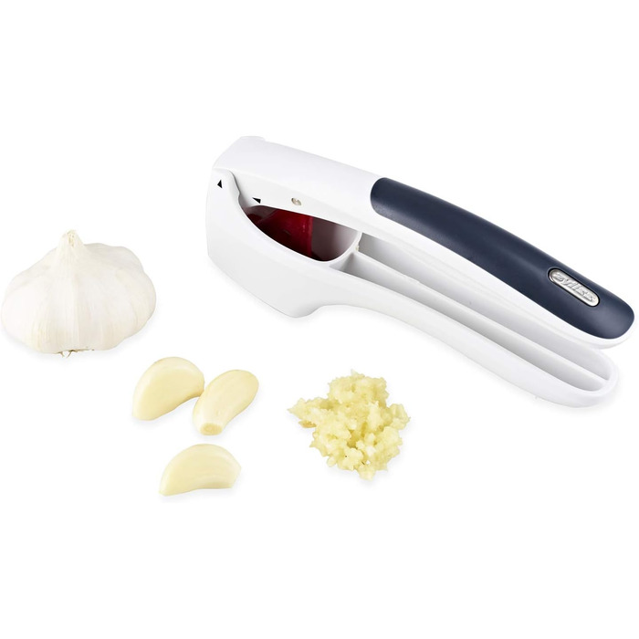 Практичный пресс для крупных зубчиков чеснока, в том числе с кожурой. В комплект входит инструмент для чистки (пресс для чеснока Easy Clean, одинарный), 12150 Susi 3