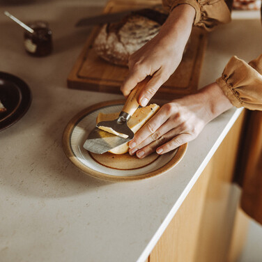 Ніж-слайсер для твердого сиру Fiskars Folken (1075681)